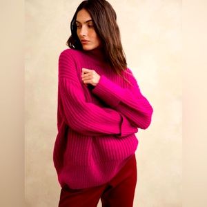 Banana Republic Aziza hand crafted from impeccable quality Italian virgin wool.